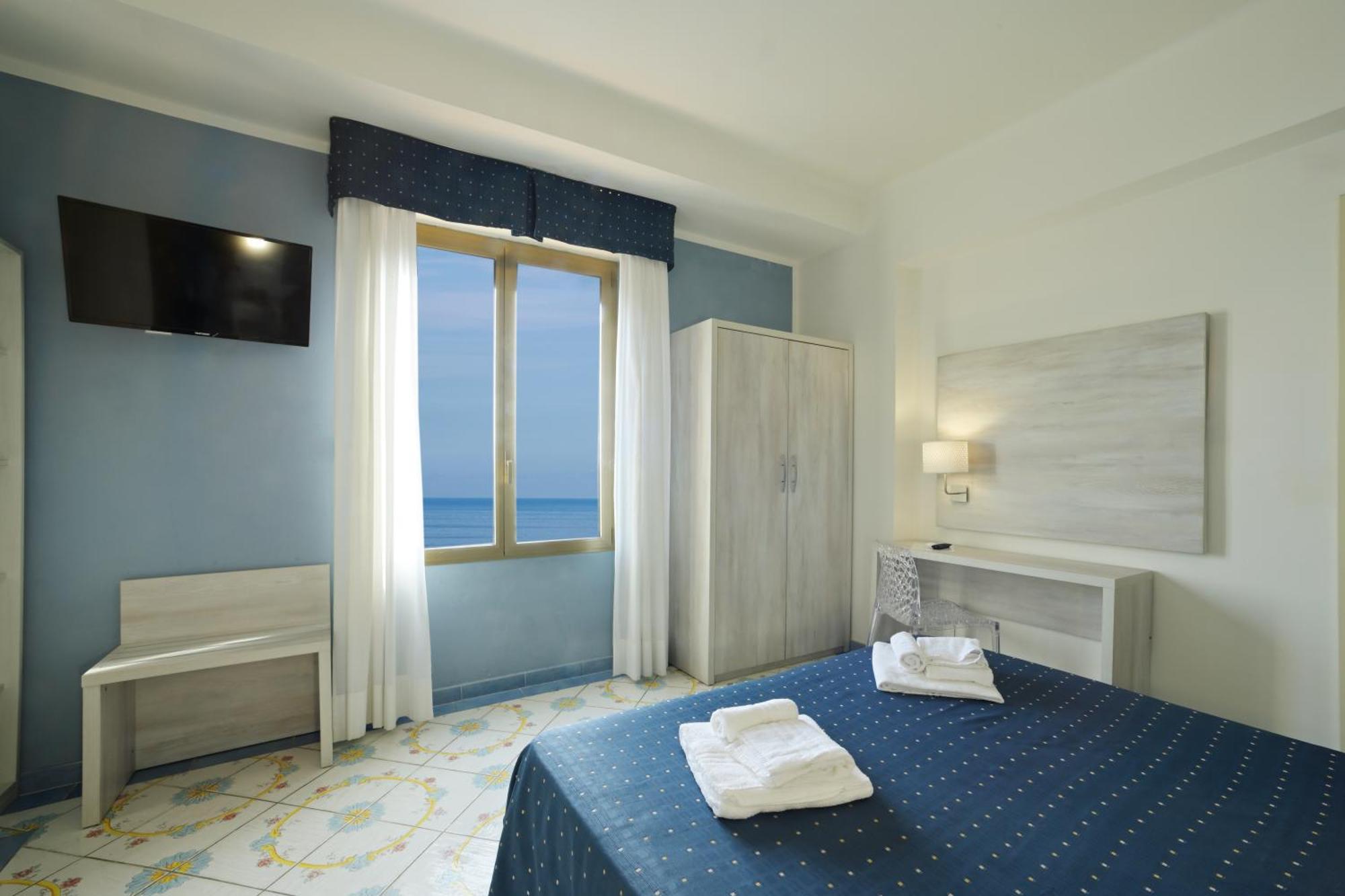 Hotel Delfino 莱圭利亚 外观 照片