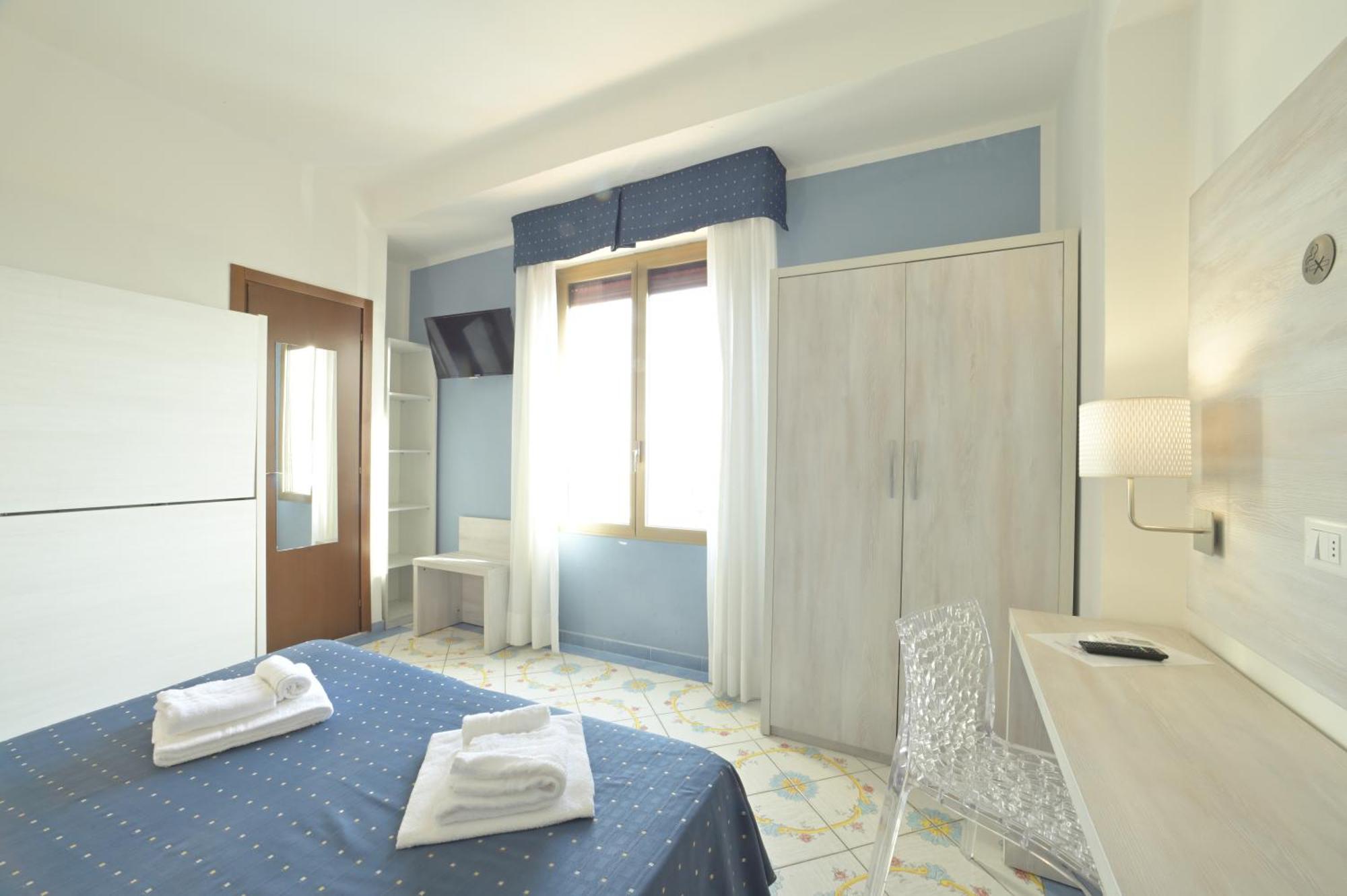 Hotel Delfino 莱圭利亚 外观 照片
