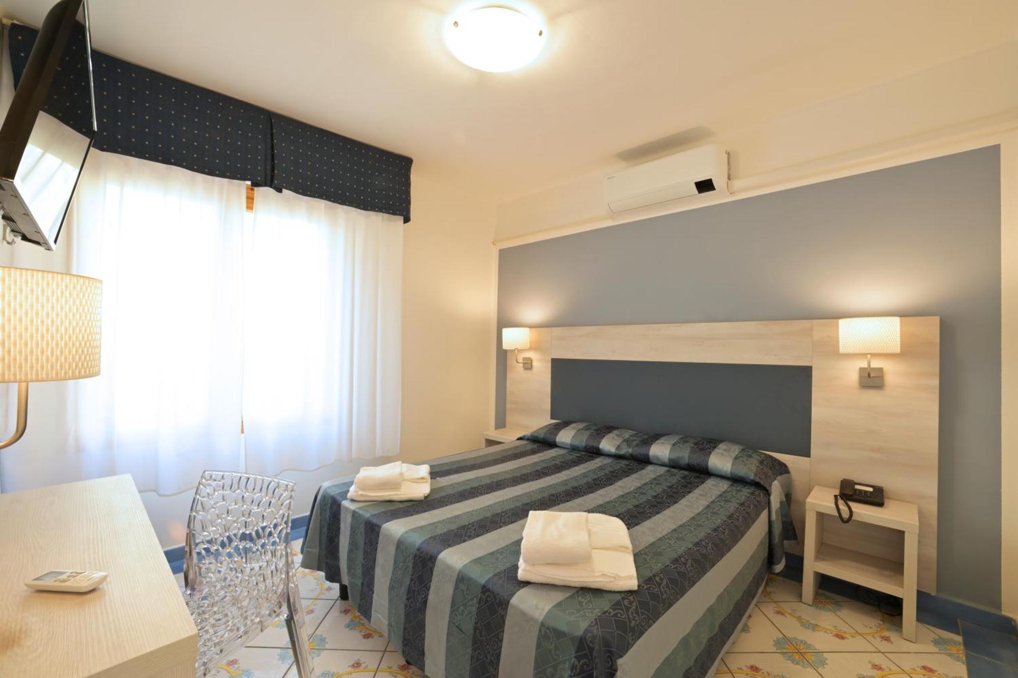 Hotel Delfino 莱圭利亚 外观 照片