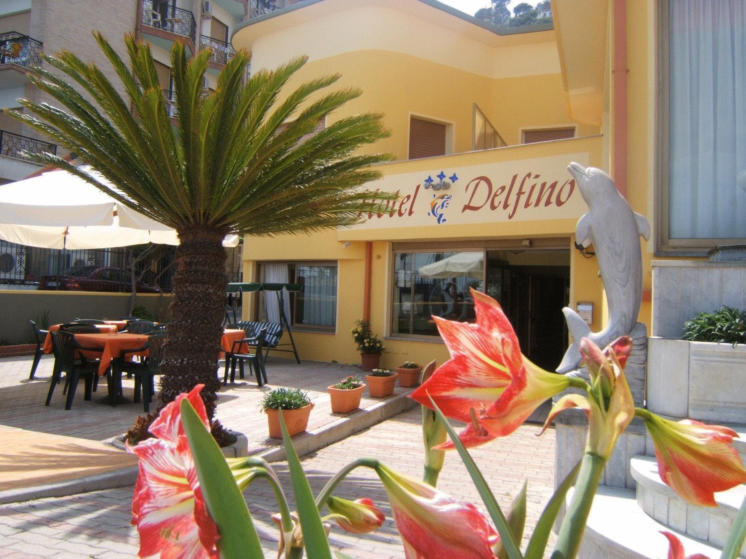 Hotel Delfino 莱圭利亚 外观 照片